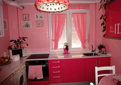Azulejo de cocina lacado en rosa.